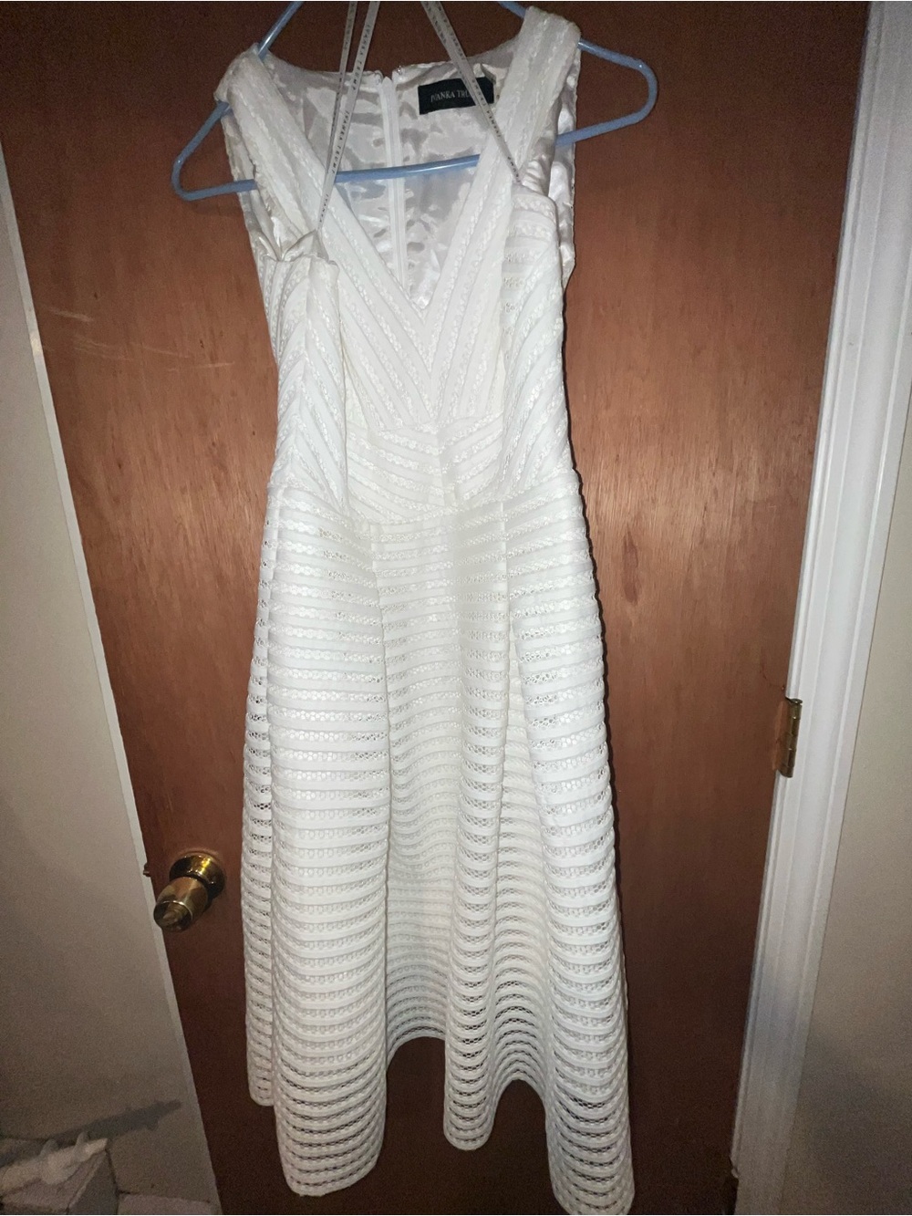 Ivanka Trump White Sleeveless Lace-Textured V-Neck Midi Dress - Picture 3 of 4